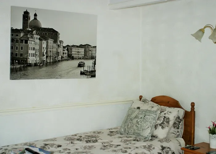 Guest house The Kensington Scarborough