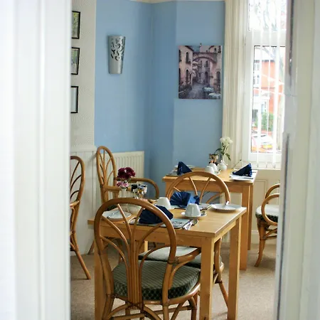 The Kensington 4* Σκάρμπορο